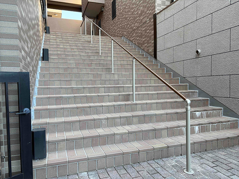 「NEXTAIL®」を設置した屋外階段