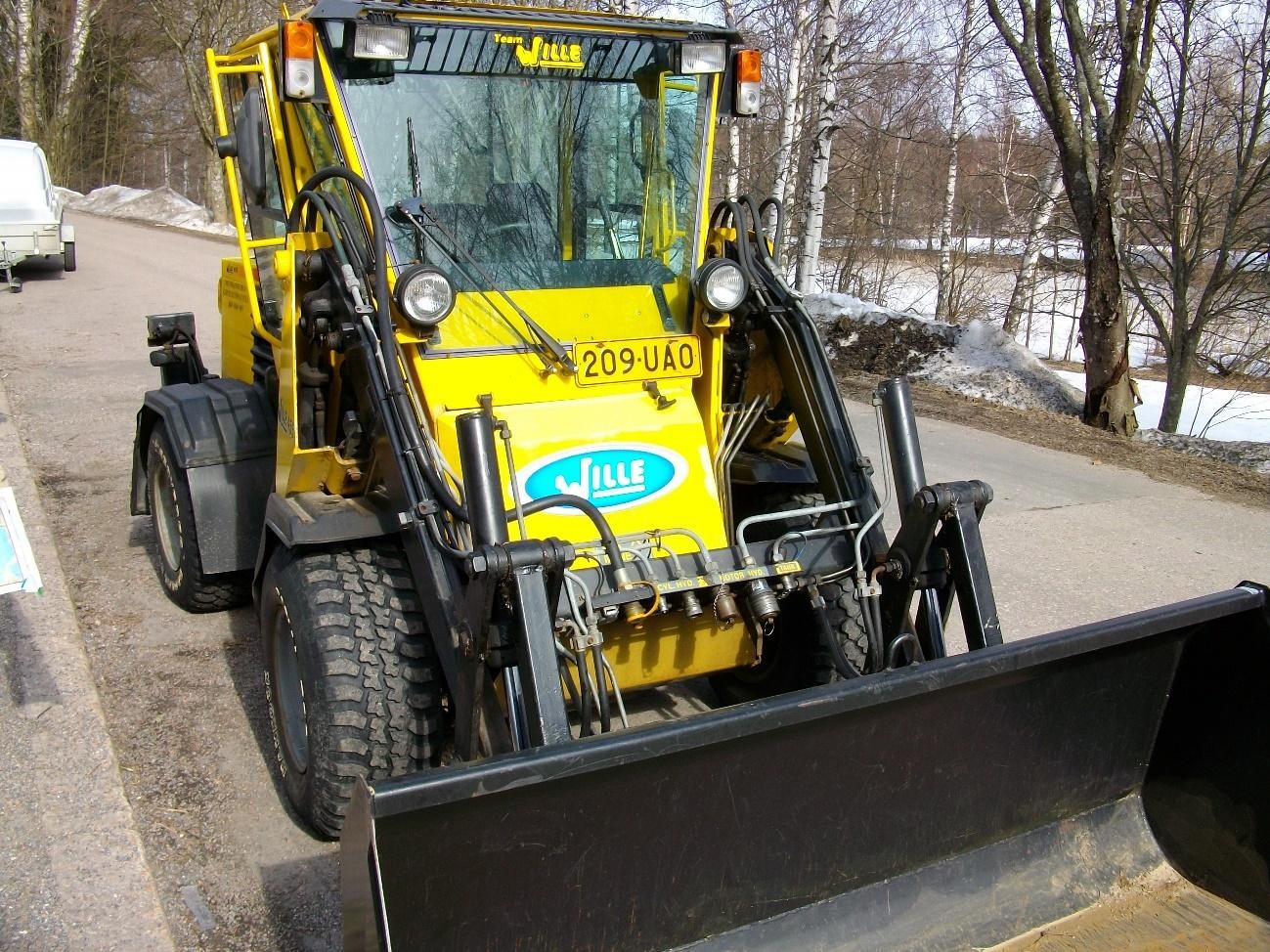 ムンキニエミの建設現場のショベルカー