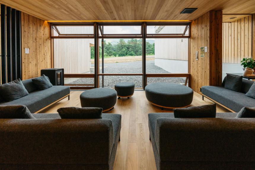 横軸すべり出し窓【オーニング】