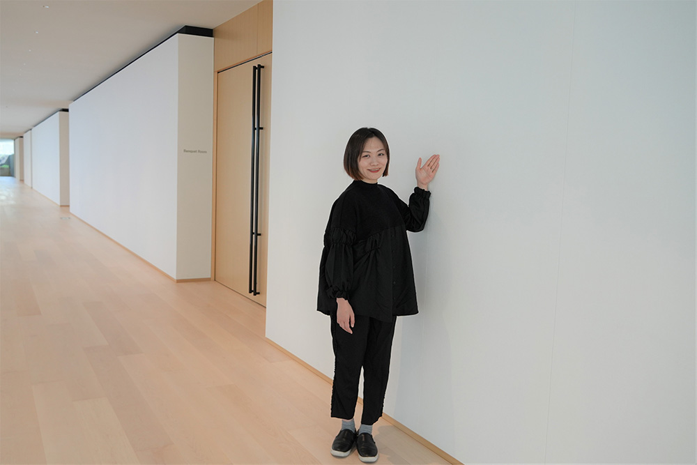 【万博採用建材】天然素材の美しさを纏う織物壁紙「KYOTO IZUMI Aoi 葵」