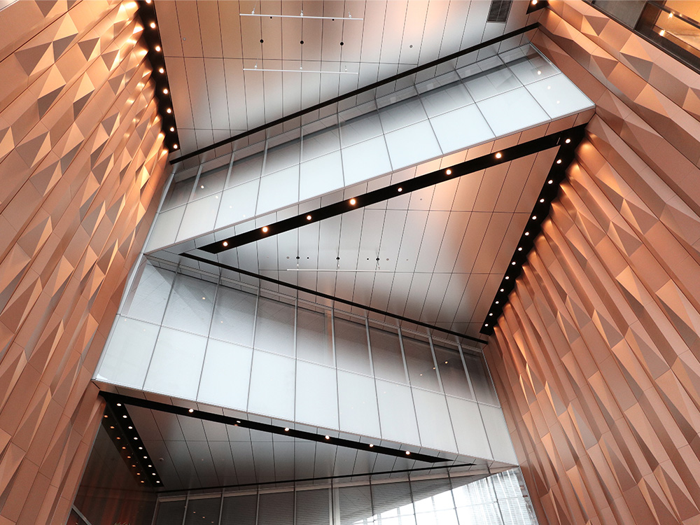 虎ノ門ヒルズステーションタワー 吹き抜け