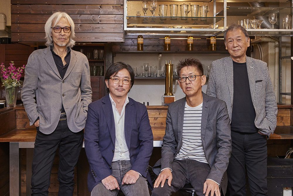 左から、本西常務理事、岡田常務理事、庄司理事長、井内理事