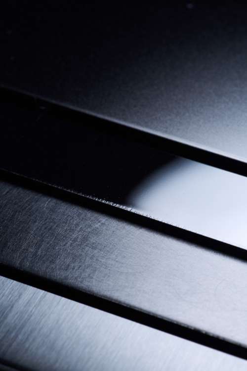 意匠性と耐久性にとんだ機能性材料「アベルブラック」|アベル株式会社