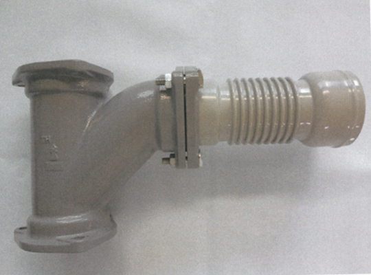 MD継手ボルト締めタイプと接続している写真