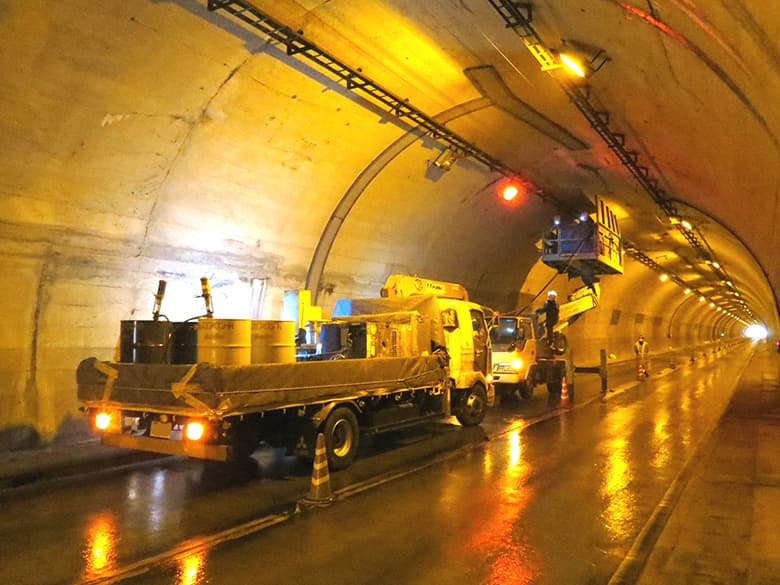 Tn-p工法(トンネル裏込補修用ウレタン注入工法)