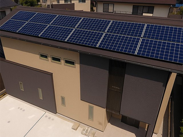 デクラ石付金属屋根材×太陽光