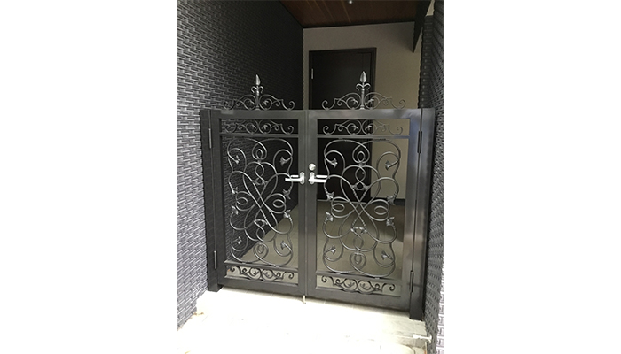 アルミ鋳物製装飾金属「CAZARY® ORNAMENTAL HARDWARE」門扉