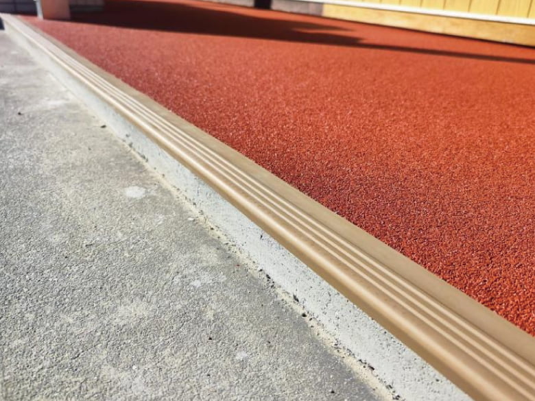 【ゴムチップ舗装】SOFT GROUND ノンスリップタイプ【材工一式】/株式会社アンビエンテック