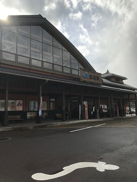 備長炭のチャコールペイント&lt;施工例:JR安来駅舎&gt;