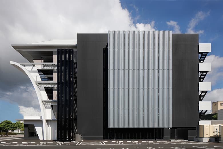 チャコールペイント&lt;施工例:オフィスビル(外壁)&gt;