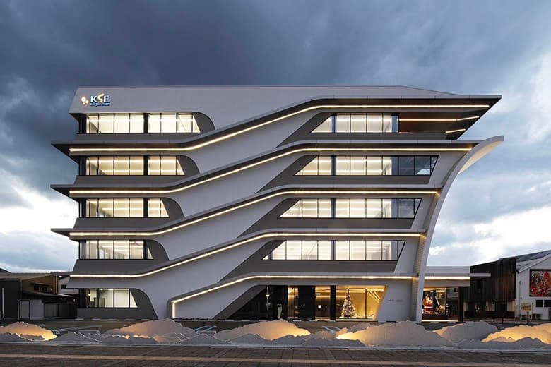 チャコールペイント&lt;施工例:オフィスビル(外壁)&gt;