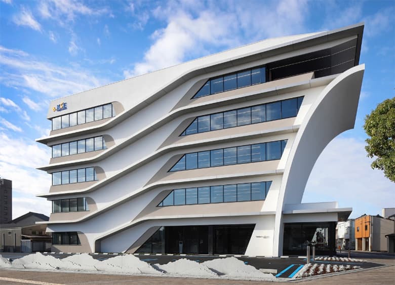 チャコールペイント&lt;施工例:オフィスビル(外壁)&gt;