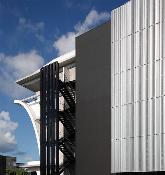 チャコールペイント&lt;施工例:オフィスビル(外壁)&gt;