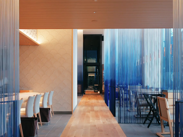 STRINGS CURTAIN Lineview