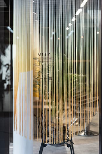 STRINGS CURTAIN Lineview