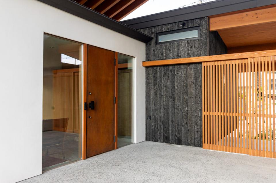 朽ちない鉄「耐候性鋼」の玄関ドア【DEIL】