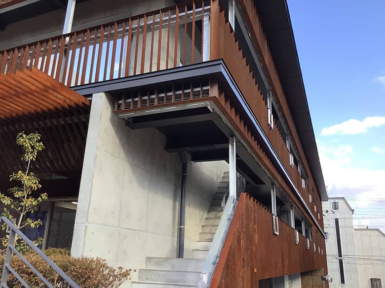 【生きた錆を纏った耐候性鋼】RUSTY.R誕生