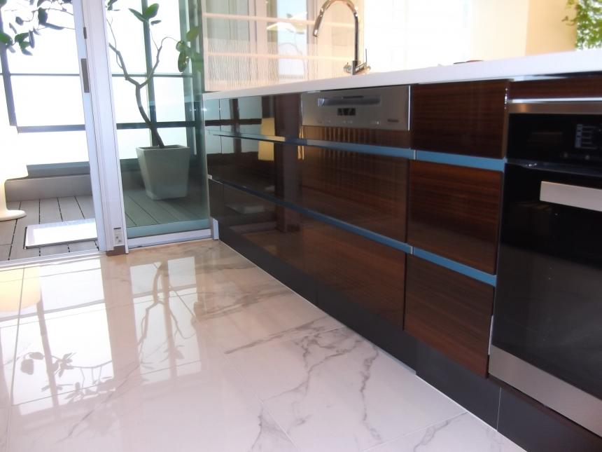 AUパネル【化粧材】