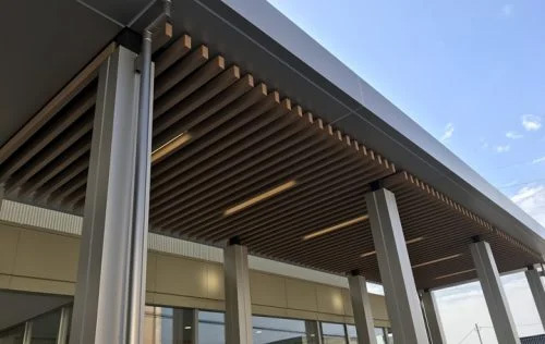 天井ルーバー 人工木材 「アート・コム・ウッド」/