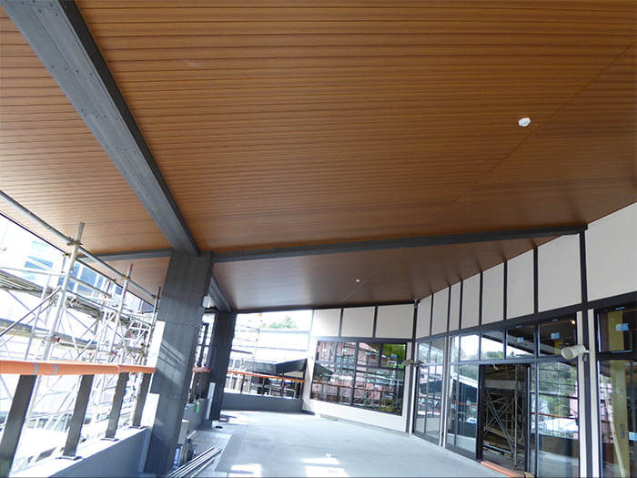 木目調スパンドレル ロールフォーミング8型 アルミベルビアン化粧シート張り