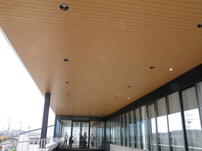 木目調スパンドレル ロールフォーミング8型 アルミベルビアン化粧シート張り