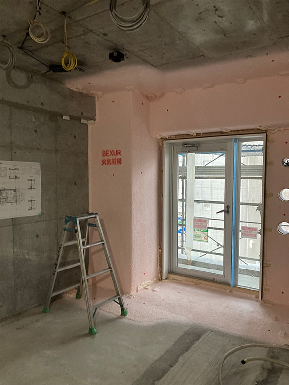 世界最高クラスの断熱性能の現場発泡ウレタン「BEXUR™(ベクサー)」