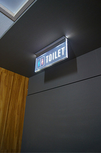 光る案内板(直付タイプ)