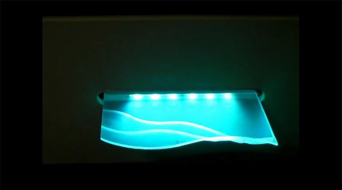 簡単施工の「LED光る棚板」