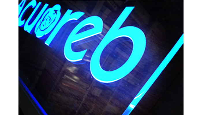 簡単施工の「LED光る案内板」