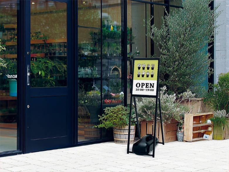 屋外設置スタンド【ポスタースタンド】多様な案内告知が可能に