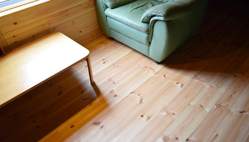 北欧レッドパイン無垢フローリング