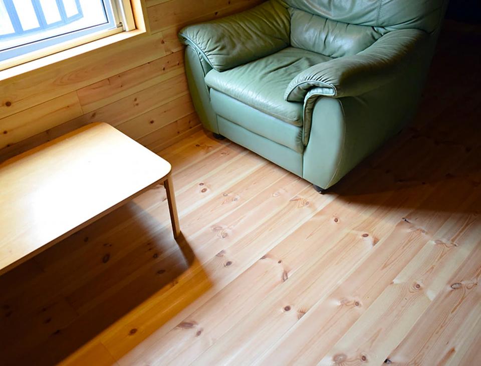 北欧レッドパイン無垢フローリング