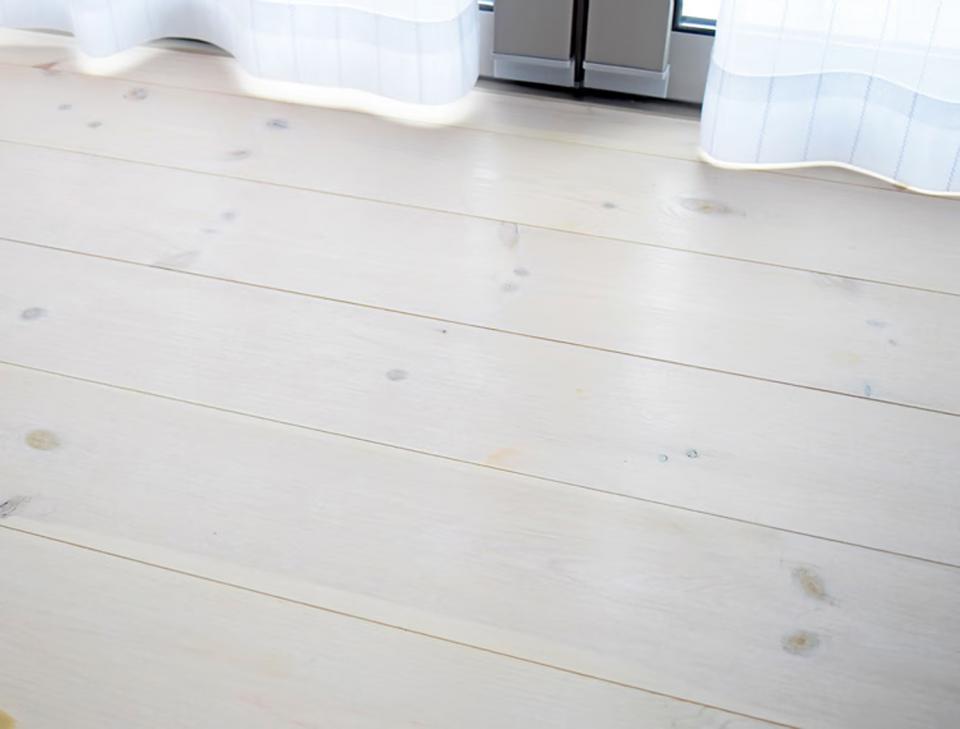 北欧レッドパイン無垢フローリング