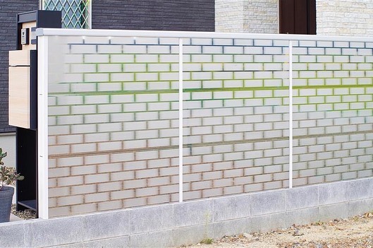 レンガ風ステンレスの壁面パネル/株式会社美光技研