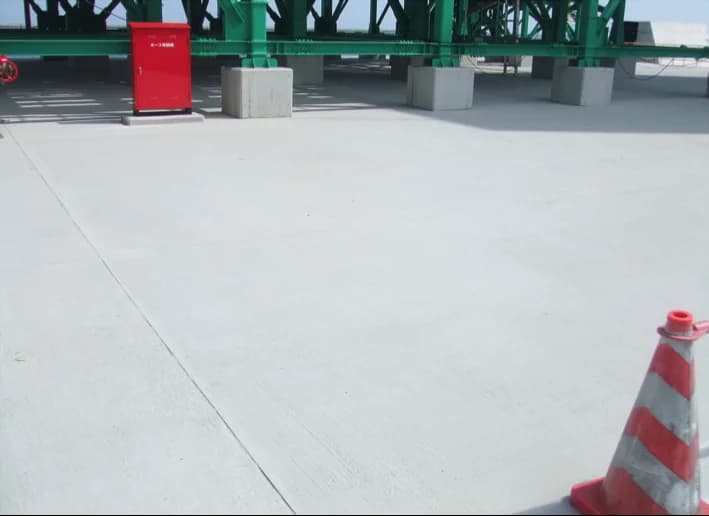 Sクリートフロア