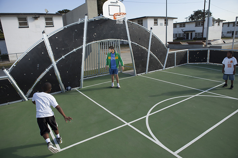 コンパン社マルチスポーツコート:株式会社ボーネルンド/株式会社コンパンプレイスケープ