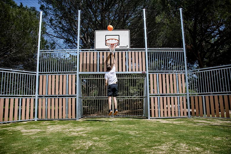 コンパン社マルチスポーツコート:株式会社ボーネルンド/株式会社コンパンプレイスケープ