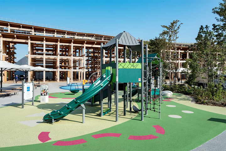 リサイクル素材を使った遊具「グリーンライン」