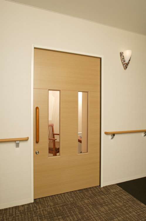 高齢者集合住宅向け玄関ドア 【ヴァリフェイス】