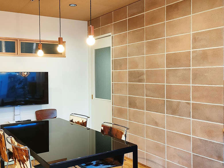 張るコンクリートブロック「ブロックフェイス」