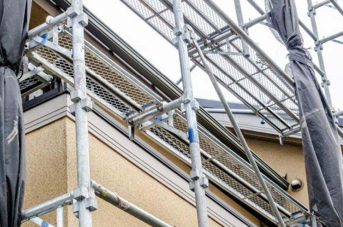 足場の許容積載荷重と最大積載荷重の違いについて詳しく解説