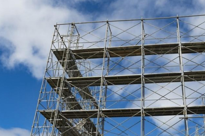 足場の許容積載荷重と最大積載荷重の違いについて詳しく解説