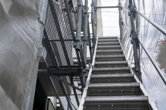 くさび式足場の特徴は?枠組足場や単管足場との違いも解説