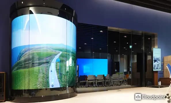 ミラー型レセプションサイネージ / 株式会社クラウドポイント