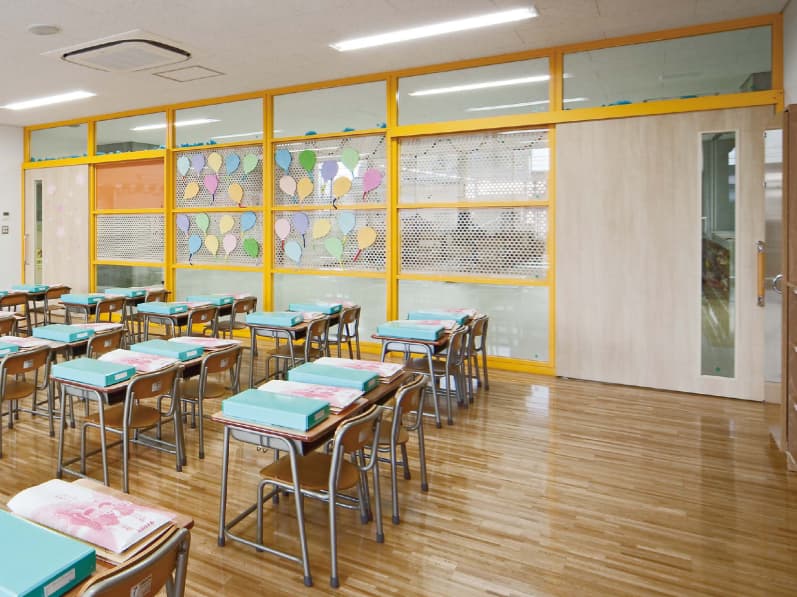 学校用間仕切り総合カタログ / コマニー株式会社