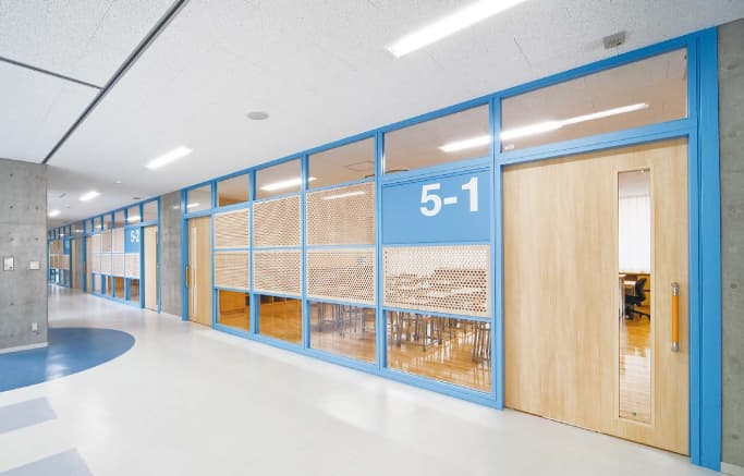 学校用間仕切り総合カタログ / コマニー株式会社