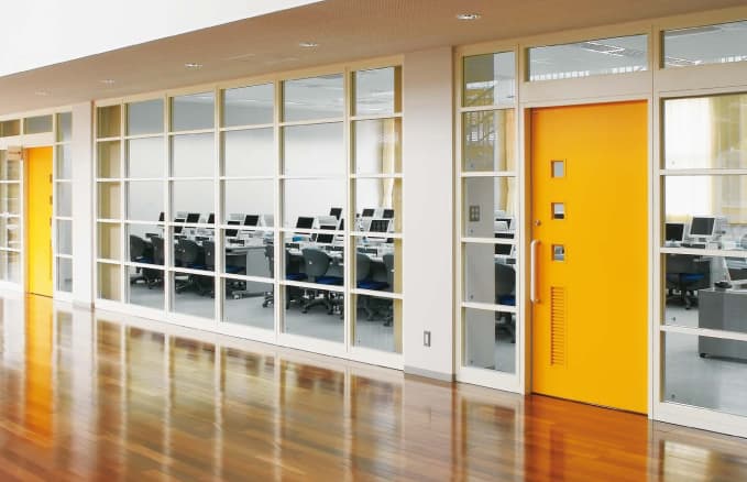 学校用間仕切り総合カタログ / コマニー株式会社