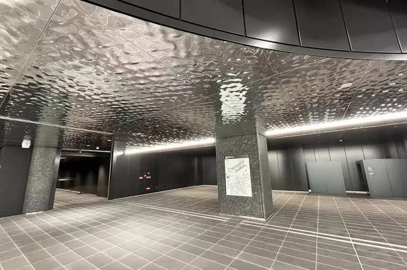 バンドクサル デコール - 水面柄アルミ3Dパネル / 大阪メトロ 夢洲駅 天井 / 長田通商株式会社