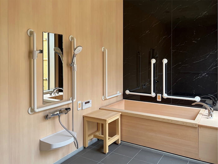 オーダーメイドシステムバス【D-style】坪庭が見えるバスルームプラン/ダイワ化成株式会社