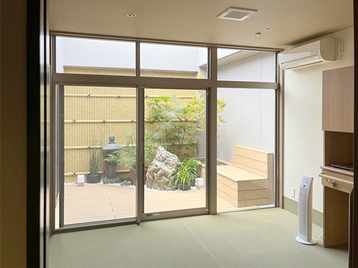 オーダーメイドシステムバス【D-style】坪庭が見えるバスルームプラン/ダイワ化成株式会社